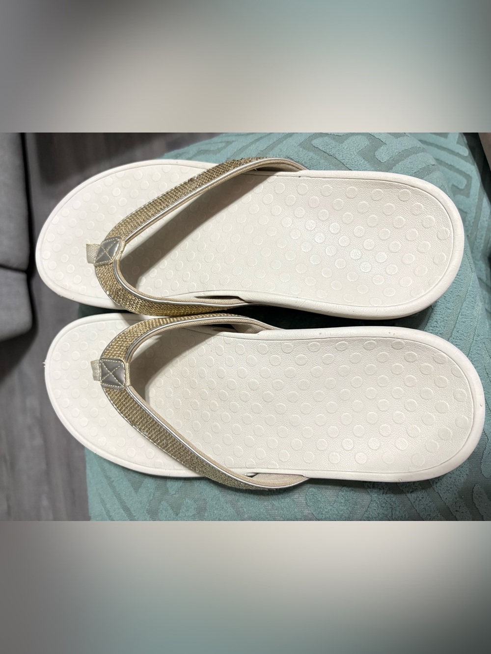 New Vionic Women's Tide Gold Sequined Orthotic Thong Sandals - Size 8 - Picture 7 of 16